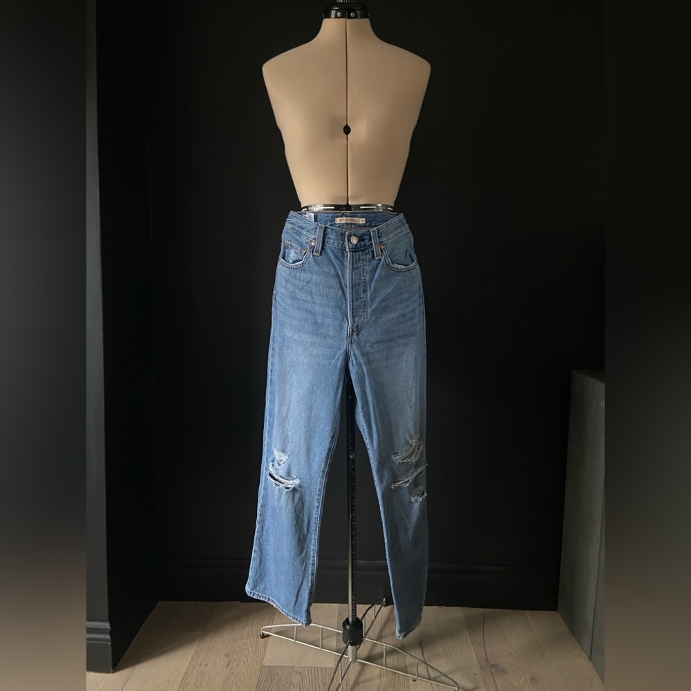 Levi’s ribcage straight ankle size 28
